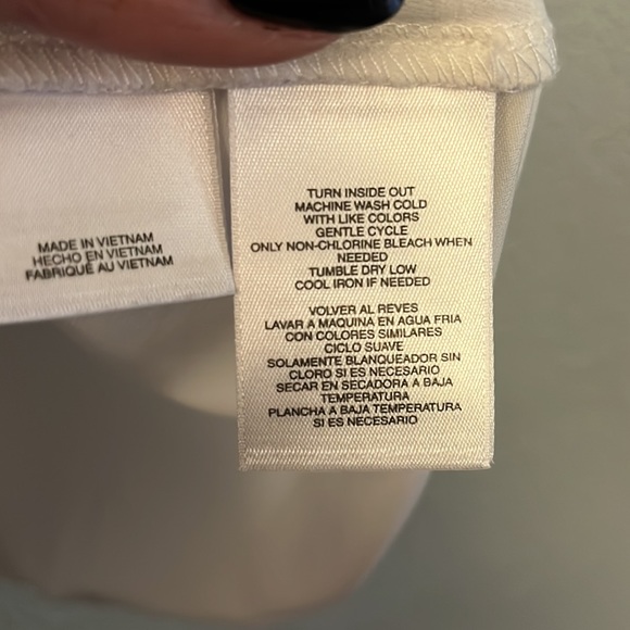 Beautiful sleeveless white top - Picture 4 of 5